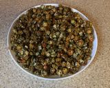 A picture of step 1 of Kurmuri bhindi chaat.