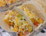 Foto del paso 3 de la receta: Tacos de patatas, cheddar, queso, y lomo adobado