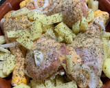 Foto del paso 2 de la receta: Muslos de pollo al horno con patatas