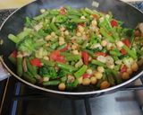 Foto del paso 2 de la receta: Revuelto de verduras y garbanzos