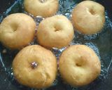 Foto langkah ke 4 dari resep Donat tape empuk banget.