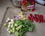Foto langkah ke 2 dari resep Soup Ayam Sosis.