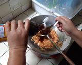 รูปขั้นตอนการทำที่ 2 ของ ข้าวผัดน้ำพริกเผากุนเชียง
