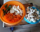 Tejfölös gombaleves gazdagon recept fázis 1 fotója