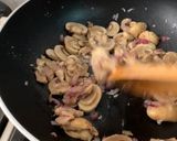 صورة لخطوة 3 من وصفة دجاج بالمشروم والسبانخ بالزبده مع الكريمه