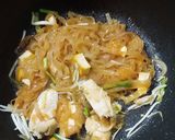 รูปขั้นตอนการทำที่ 5 ของ ผัดไทยไก่