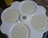 A picture of step 3 of Idli sandwich.