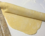 Foto del paso 4 de la receta: Pasta frola rústica de dulce de leche/ membrillo con harina leudante