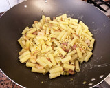 Foto del paso 3 de la receta: Pasta con camarones, arvejas y panceta