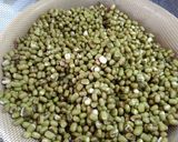 A picture of step 1 of Fried mung beans.