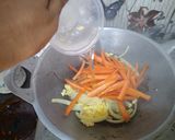 Foto langkah ke 2 dari resep Wortel Orak-arik.