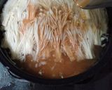 Foto langkah ke 5 dari resep Jamur enoki pedas simpel.