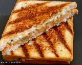 A picture of step 5 of Aloo and Cheese stuffed sandwiches.