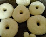 Foto langkah ke 5 dari resep Donat Maizena.