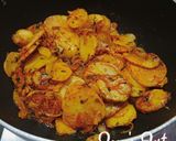 A picture of step 4 of Aloo Ki Katliyan.