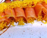 Foto del paso 1 de la receta: Rollitos de salmón ahumado y huevo hilado