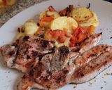 Foto del paso 10 de la receta Chuletas de Pavo Aromatizadas con Patatas y Tomate