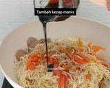 Foto langkah ke 3 dari resep Mie goreng bakso.