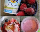 A picture of step 1 of Low-Calorie Yogurt Berry Smoothie.
