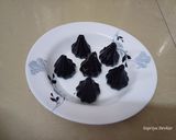 A picture of step 4 of Oreo Modak.