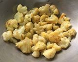 A picture of step 3 of Cauliflower Peas Curry.