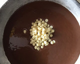 Foto del paso 5 de la receta: Bizcocho de chocolate con pepitas de chocolate blanco (Pedroche)