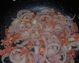 A picture of step 4 of Onion noodles🍜 🧅.