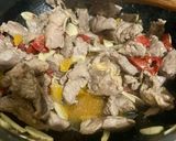 Foto langkah ke 2 dari resep Tumis Daging Paprika.