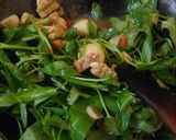 Foto langkah ke 4 dari resep Tumis Kangkung Telur Puyuh.