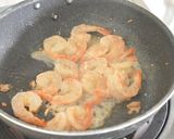 รูปขั้นตอนการทำที่ 4 ของ กุ้งผัดพริกขี้หนูอ่อน