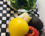 Foto del paso 1 de la receta: Ensalada con tomates🍅 Manzana 🍏 Palta 🥑Palmitos Espinacas 🥗