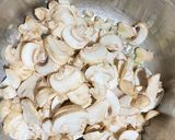 கிரீம் ஆப் மஷ்ரூம் சூப் (Cream of mushroom soup) ரெசிபி ஸ்டேப் 3 புகைப்படம்