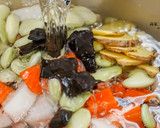 【老菜脯皇帝豆蘿蔔排骨湯】雨水節氣燉湯，排濕補氣又營養的食譜步驟2照片