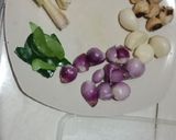 Foto langkah ke 2 dari resep Patin Kemangi Kuah Kuning.