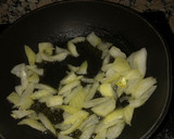 Foto del paso 2 de la receta: Tortilla de espinacas y cebolla (con un pelín de pimienta) #huevo