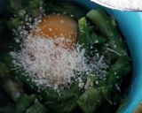 Foto del passaggio 2 della ricetta Cocotte di uova e asparagi o di uova e pomodorini