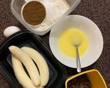 Foto langkah ke 1 dari resep Banana Muffin Chocolate Chips Aduk Garpu.