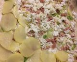 Foto del passaggio 4 della ricetta Il più classico degli antipasti: la pizza!