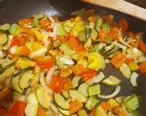 Sertésszűz baconbe göngyölve, párolt zöldségekkel recept fázis 4 fotója