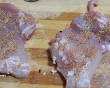 Foto del paso 3 de la receta: Lombarda rehogada con contramuslo de pollo espaciado, en airfryer