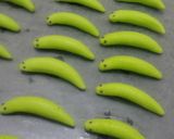 Foto langkah ke 6 dari resep Semprit Susu kinclong bentuk ulat.