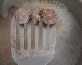 Foto langkah ke 4 dari resep Brokoli Bakso / Broccoli Meatballs.