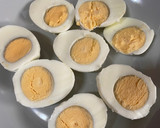 Foto del paso 1 de la receta: Huevos rellenos de crema de ensaladilla