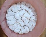 Foto langkah ke 7 dari resep Kue Putri Salju.
