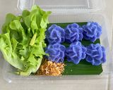 A picture of step 3 of Chor Muang (Flower Shaped Dumpling filled with fish).
