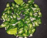 Foto langkah ke 2 dari resep Kikil Kecap Cabe Hijau (Kulit Sapi).