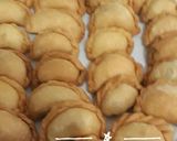 Foto langkah ke 8 dari resep Pastel mini isi abon renyah dan empuk.