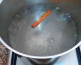 Foto del paso 2 de la receta: Peras al mosto blanco en almíbar de albaricoque y vainilla