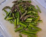 Foto del passaggio 1 della ricetta Sauté di Salsiccia e Asparagi con Salsa di Soia🥘