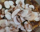 Foto langkah ke 4 dari resep Tumis Kikil Jamur Kancing.